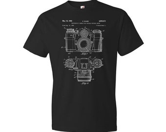 Chemise d'appareil photo, cadeau de photographe, t-shirt d'appareil photo, cadeau de photojournaliste, appareil photo vintage, chemise de photographie, vêtements d'appareil photo, appareil photo rétro