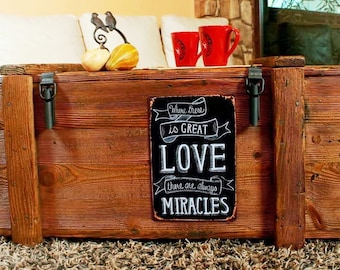 Table basse, coffre de rangement, plaque vintage en étain, Love Miracles for you