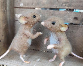 Needle felted mouse, white or brown, 8cm, wool woodland creatures