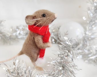 Needle felted Christmas mouse, 8cm, wool woodland creatures, whimsical Christmas decor