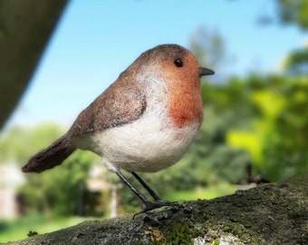 Needle felted robin, robin redbreast, gifts for bird lover, bird ornament, robin decoration, felt birds, garden lover gifts, nature lover