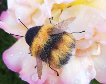 Bumble bee , needle felted bee, felt bee, felted bumble bee, bees, gifts for gardener,