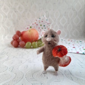 Needle Felted Mouse, Brown Mouse, white mouse, Felt Mice, gift for food enthusiast, mice,  Felt animal , Mouse ornament, nature themed gifts