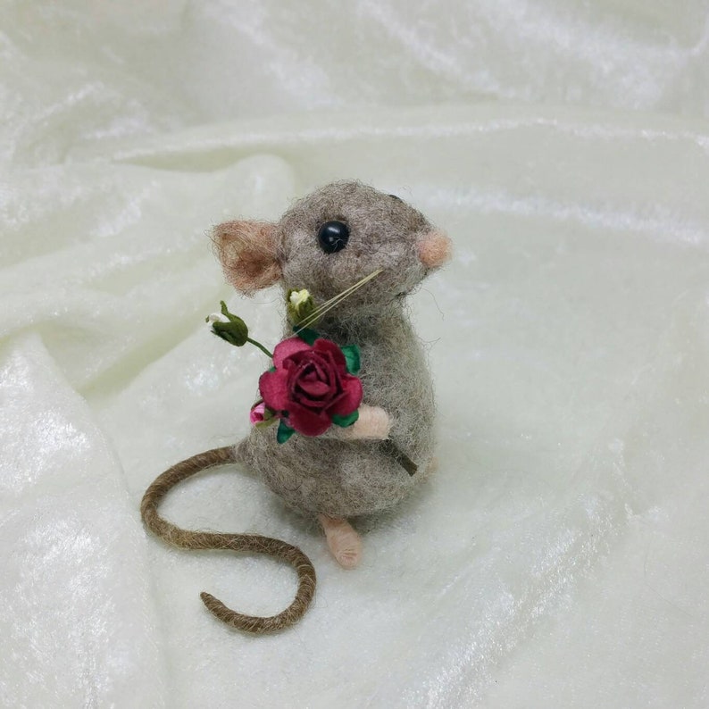 Needle Felted Mice Brown Mouse White Mice Roses Valentine | Etsy