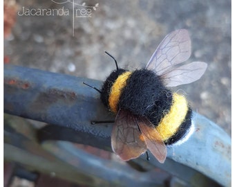 Naald vilten bij, hommel, cadeau voor tuinman, foto rekwisieten, bloemschikaccessoires, bloemist, vilten bijen, cadeaus voor natuurliefhebber