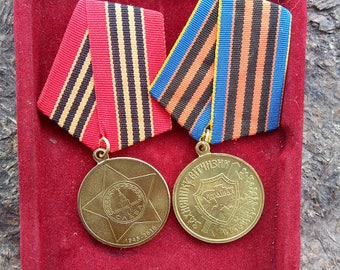Ein Set von 2 Medaillen UdSSR, Großer Patriotischer Krieg 60 Jahre, Sowjetische Anstecknadel Anstecker, Vintage Meda Sowjetische Auszeichnungen, Medaille der Ehre, Sowjetische Armee Creation