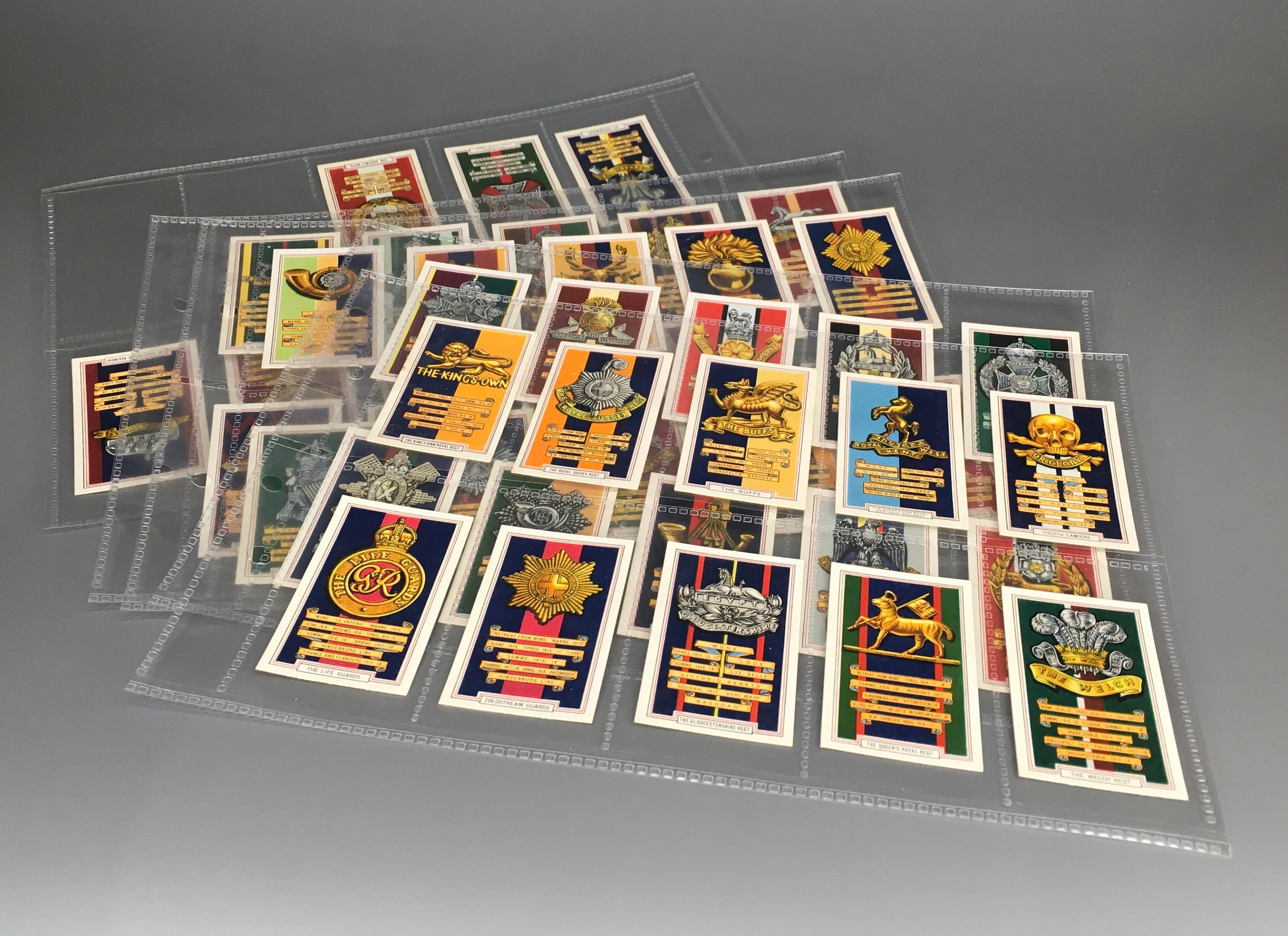 Army Badges by Gallaher, Cigarette cards, full set, in excellent condition