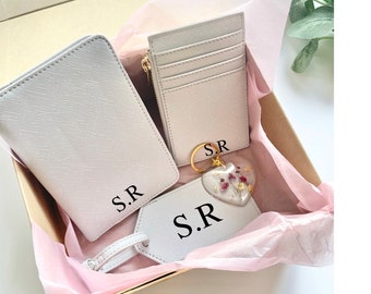 Personalised travel gift set for her, Mothers Day or Birthday gift set, luggage tag, passport cover, gold leaf resin keychain,