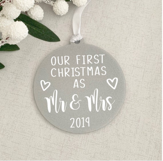 Personalised Wedding Scene Bauble Winter Christmas Newlyweds Mr & Mrs Gift 