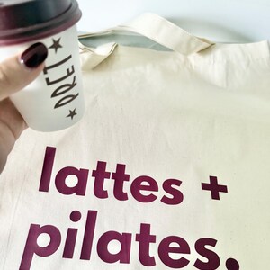 Bolsa de Pilates y Lattes, Bolsa para Pilates Reformer, Accesorios de Pilates, Regalo para Instructora de Pilates, Bolsa de Entrenamiento, Regalo de Cumpleaños para Hermana o Amiga, Café imagen 10
