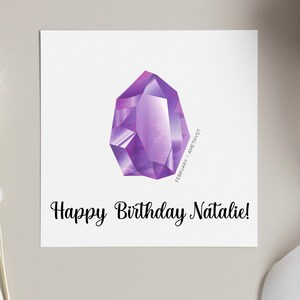 Puede incluir: Tarjeta de cumpleaños con una amatista púrpura y el texto "Happy Birthday Natalie!" y "Febrero - Amatista" en la tarjeta.
