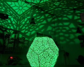 Lámpara dodecaédrica – Lámpara de madera cortada con láser con cambio de color RGB, lámpara de mesa, luz ambiental, rompecabezas 3D, lámpara geométrica, hecha a mano