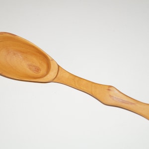 Cucharas de madera Cuchara de madera de roble Cuchara de sopa Cuchara hecha a mano Cuchara coleccionable Regalo para mamá Cuchara tallada a mano Cuchara de madera Regalo para ella