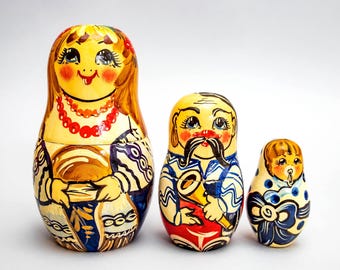 Dies ist ein Satz von 3 Puppen verschiedener Größe Diese Puppen ist handbemalt. Sie sind ideal als Ethno-Dekor für Ihr Haus oder Büro