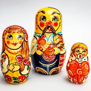 This is set of 3 dolls different size This nesting dolls is hand-painted. Thy are great ethnik decor in your house or office