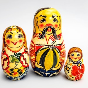 This is set of 3 dolls different size This nesting dolls is hand-painted. Thy are great ethnik decor in your house or office
