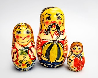 Dies ist ein Satz von 3 Puppen verschiedener Größe Diese Puppen ist handbemalt. Sie sind ideal als Ethno-Dekor für Ihr Haus oder Büro
