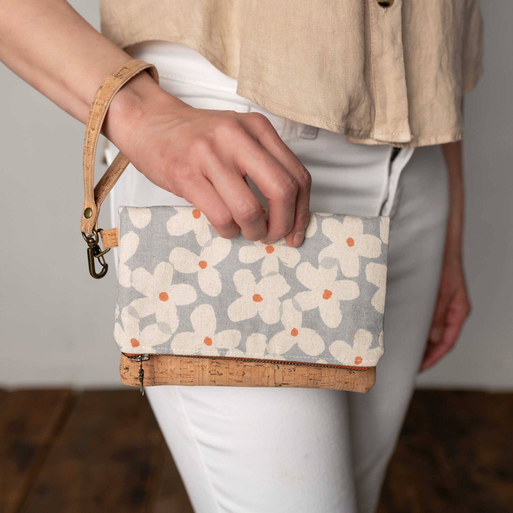 On Hand Clutch Wallet PDF Sewing Pattern: Wristlet Bag - Etsy