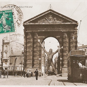 Carte postale d'un triton exposé place de la victoire