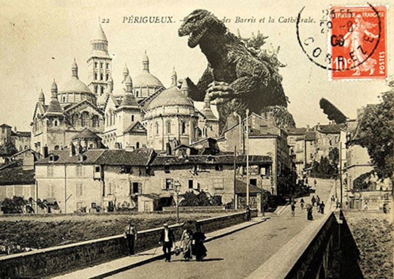 Godzilla postcard that attacks the cathedrale Saint-front image 1