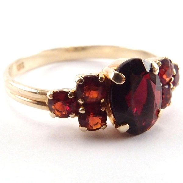 Beautiful 14k gold Art Déco ring-approx 1948-seven red garnets-manufactured in Germany, Bavaria-fits to a bavarian costume-ringsize 9