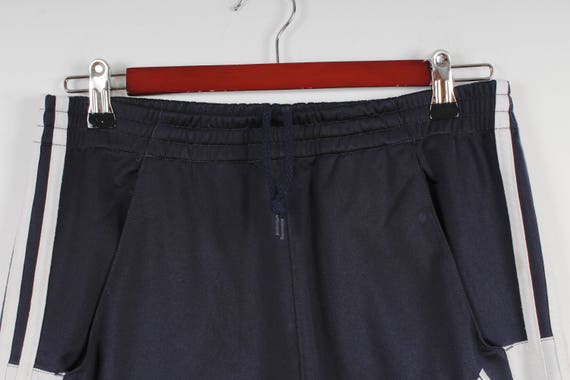 ADIDAS laufen kurze Hose Vintage 80er Jahre Marine Track Hose 3 abisolierte sportlich Sporthose Gym Hosen Workout Hose Gummizug in der Taille Größe ADIDAS laufen kurze Hose Vintage 80er Jahre Marine Track Hose 3 abisolierte sportlich Sporthose Gym Hosen Workout Hose Gummizug in der Taille Größe