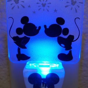 Small plug-in night light Mickey & Minnie Mouse influenced image 2