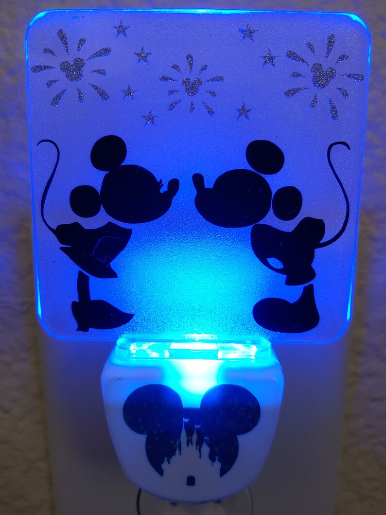 Small plug-in night light Mickey & Minnie Mouse influenced image 2