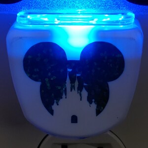 Small plug-in night light Mickey & Minnie Mouse influenced image 3