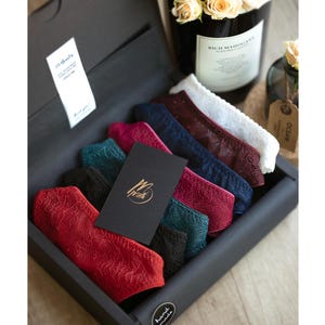 PROMOÇÃO -50% Muff - caixa com 7 calcinhas de renda em cores diferentes para cada dia, biquíni confortável feito à mão
