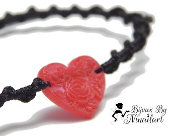 Woven black bracelet and adjustable red heart in resistant resin