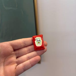Heinz Ketchup Packet Magnet – Handmade Clay Fridge Magnet, Miniature Food Art, Fast Food Pop Art, Funny Gift for Ketchup Lovers