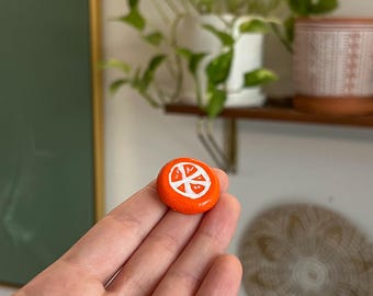Ímã de argila artesanal em formato de fatia de laranja – Decoração divertida para geladeira, presente para amantes da gastronomia