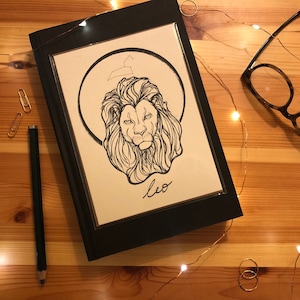 Leo Astrologie Art Print Der Löwe 15 x 20 cm - Cosmic Celestial Black & White Simple Home Decor Geburtstag Geschenk Sternbild Löwe Juli August