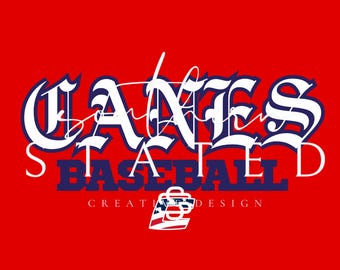 Könnte beinhalten: Ein Grafikdesign auf leuchtend rotem Hintergrund mit dem weißen Text CANES in einer stilisierten Schriftart, darunter das Wort STATED in Weiß, das Wort BASEBALL in Dunkelblau und der Text CREATIVE DESIGN in Weiß sowie ein kleines Logo mit Flaggenmuster.