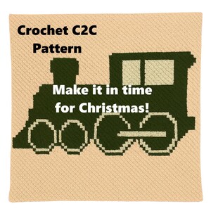 Puede incluir: Un patrón C2C tejido a crochet con un diseño de tren verde sobre un fondo beige. El texto "Crochet C2C Pattern" y "Make it in time for Christmas!" se muestran en blanco.