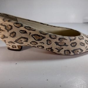 ALLURE Womens Med Heel All Leather Casual Shoes Sz 6M Animal Print