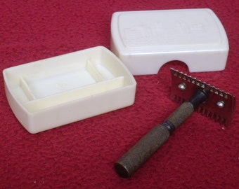 Vintage Razor in Case. Folding Razor