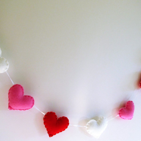 Valentine's day / nursery/ baby girl felt heart garland / bunting / banner in pink, red, and white