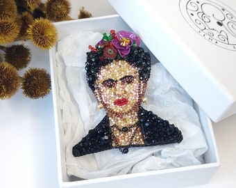 Beaded brooch Frida, famous portrait pin, handmade brooch, gift ideas, Frida fans,Frida Khalo mexican artist,Exclusive Ornament