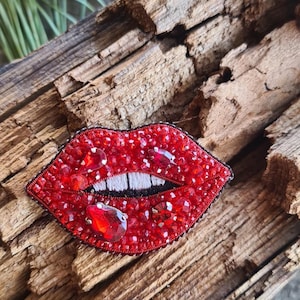 Dali lip brooch - Etsy 日本