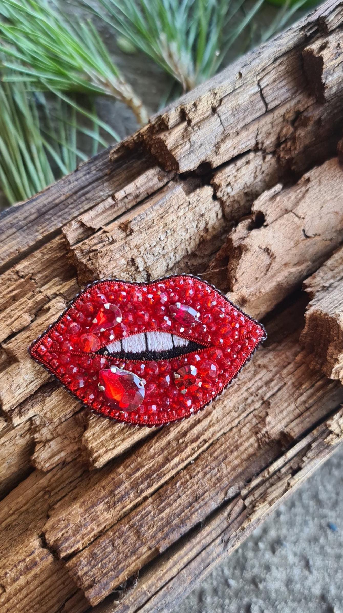 Dali lip brooch - Etsy 日本