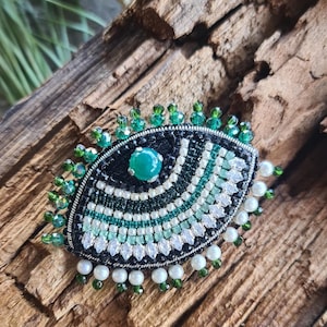 Stickerei böse Auge Pin, handgemachte Evil Eye Brosche, Geschenk für Mama, personalisierte Auge Brosche Pin, Wimper