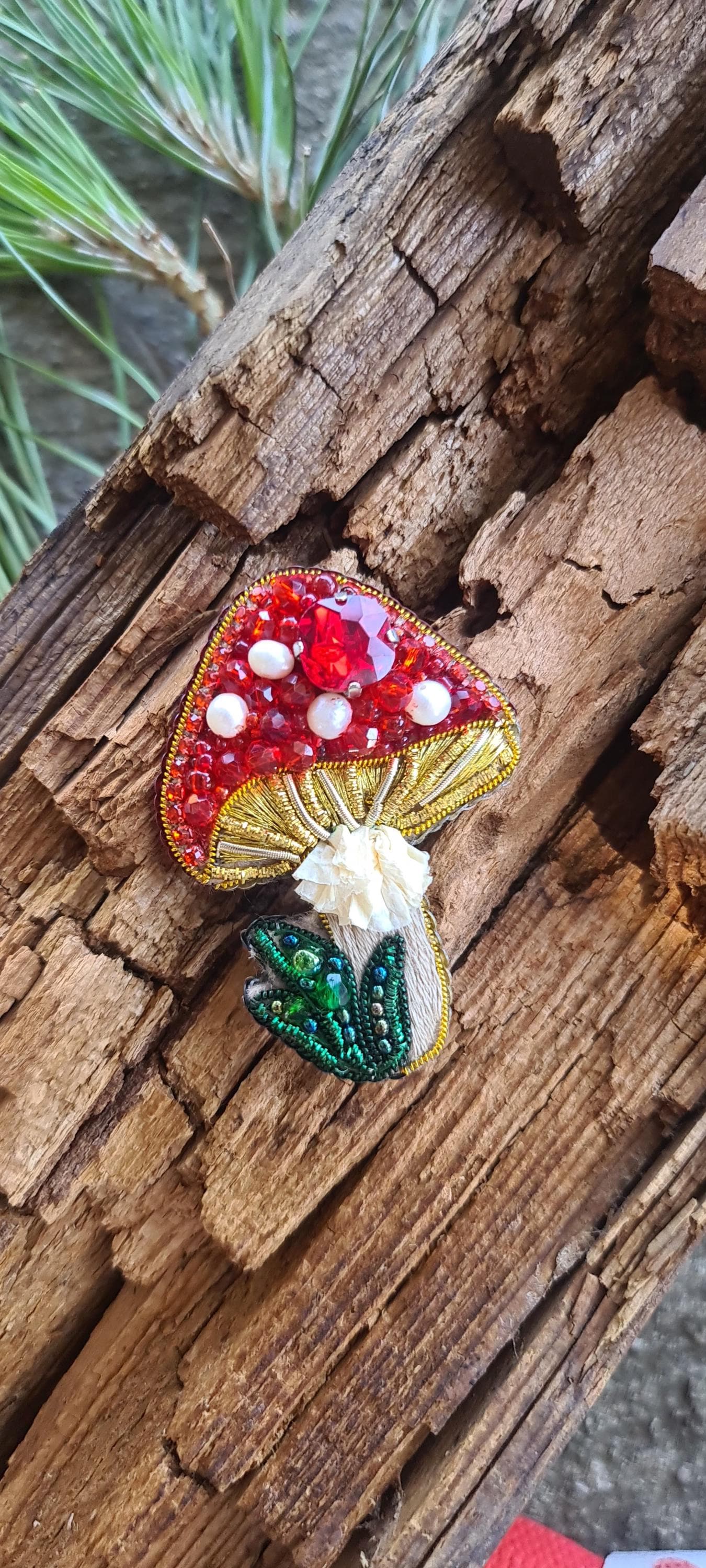きのこ刺繍ブローチ(青) ハンドメイド刺繍ブローチ きのこ 様 ご確認 