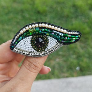 Handgefertigte Evil Eye Brosche, Swarovski Auge Schmuck Schmuck, Geschenk für Mama, personalisierte Eye Brosche Pin, Wimper