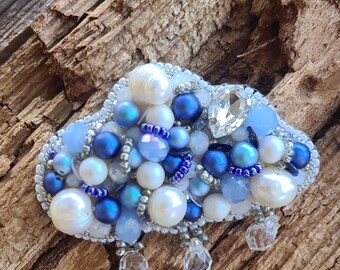 Handgemachte Wolken Brosche: Swarovski Kristalle, Perlen & Miyuki Perlen