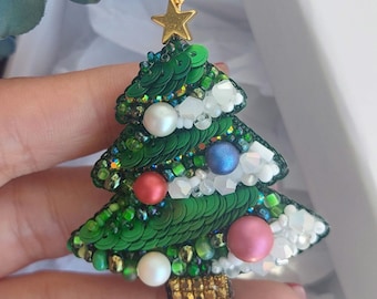Broche de árbol de Navidad bordado: broche de cuentas hecho a mano