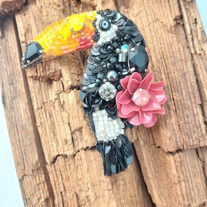 Handmade Toucan Brooch,Trpical Bird Pin,Crystal Bird Badge,Toucan Jewelry,Toucan Bird Jewellry,gift for mom