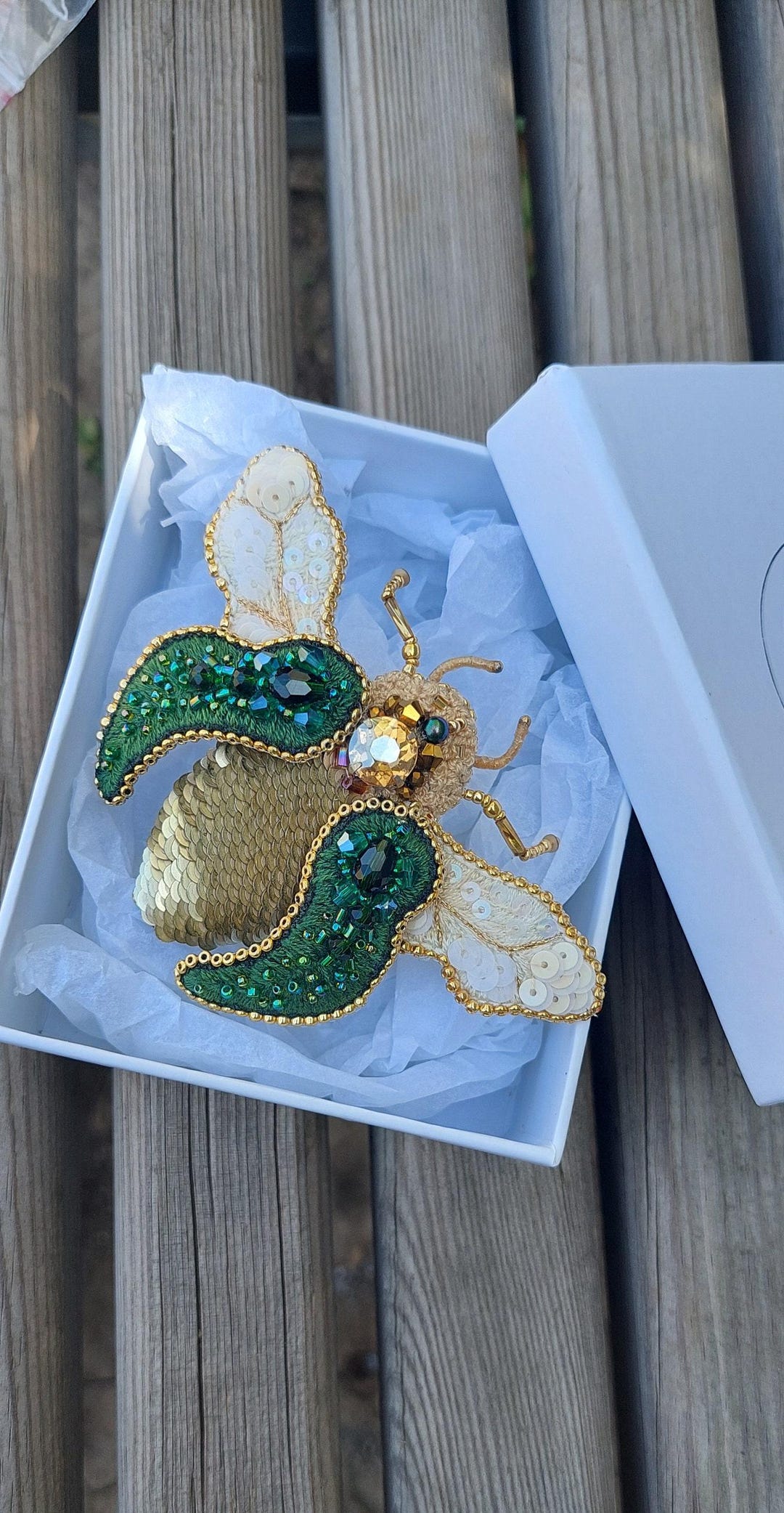 Broche insecte verte faite main : bijoux insecte brodés en perles ...
