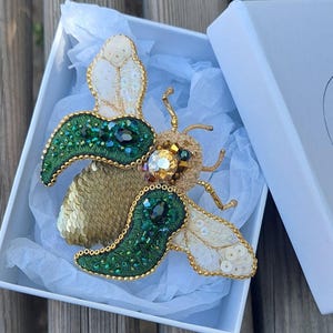Handmade Green Bug Brooch, Embroidered Unique Gift, Winged Insect Jewelry, Beaded Insect, Fly Insect Jewellry, Green Insect